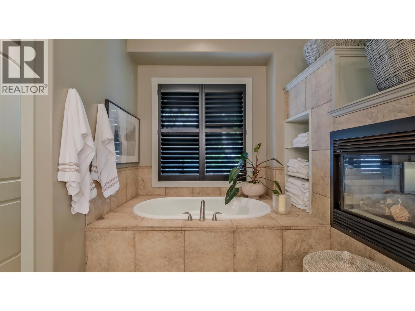 Picture for 1749 Capistrano  Drive https://www.cirrealty.ca/reb/bc/3/10363783_37.jpg