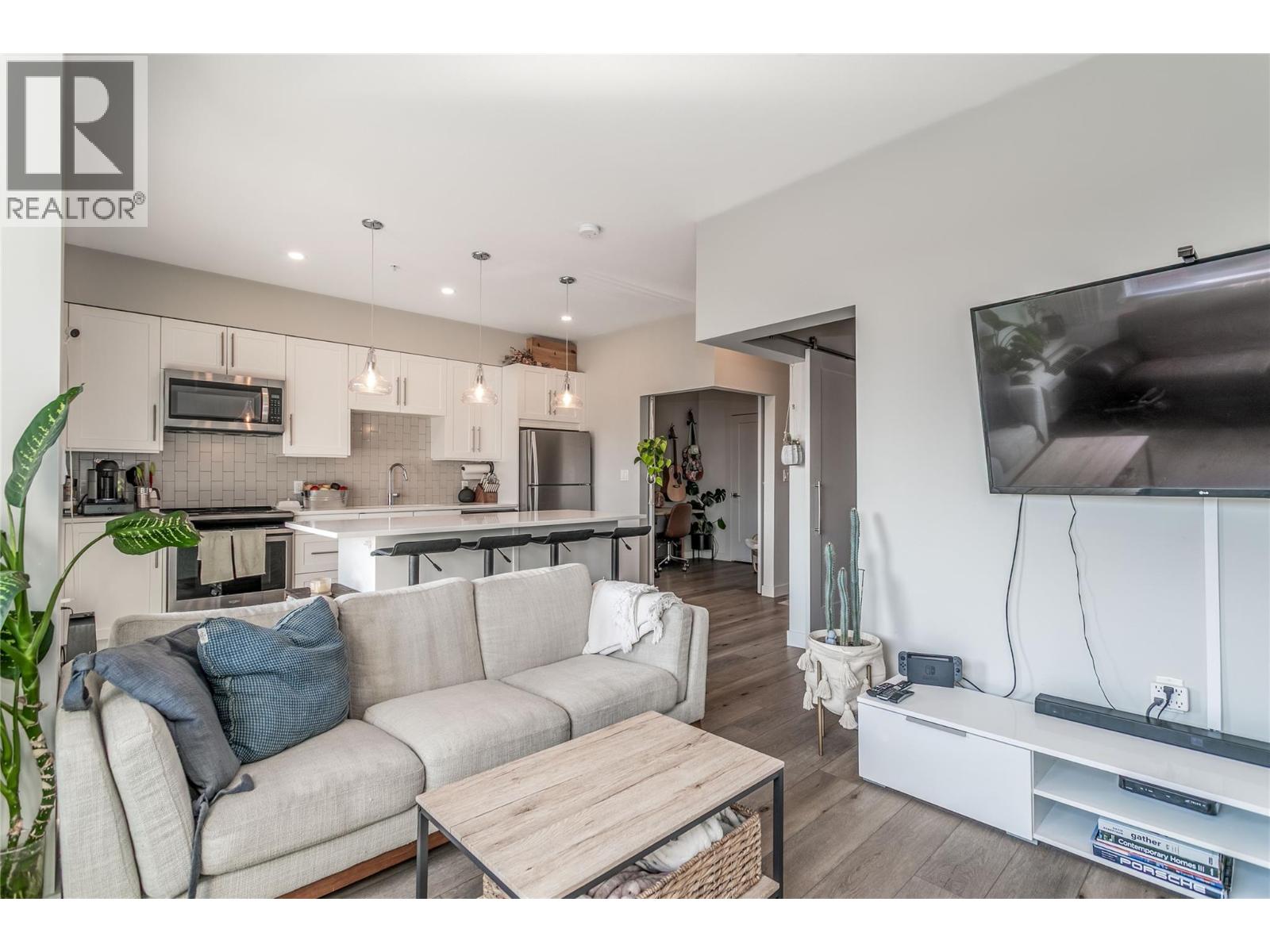 Picture for Unit #403, 3630 Mission Springs  Drive https://www.cirrealty.ca/reb/bc/3/10364113_12.jpg