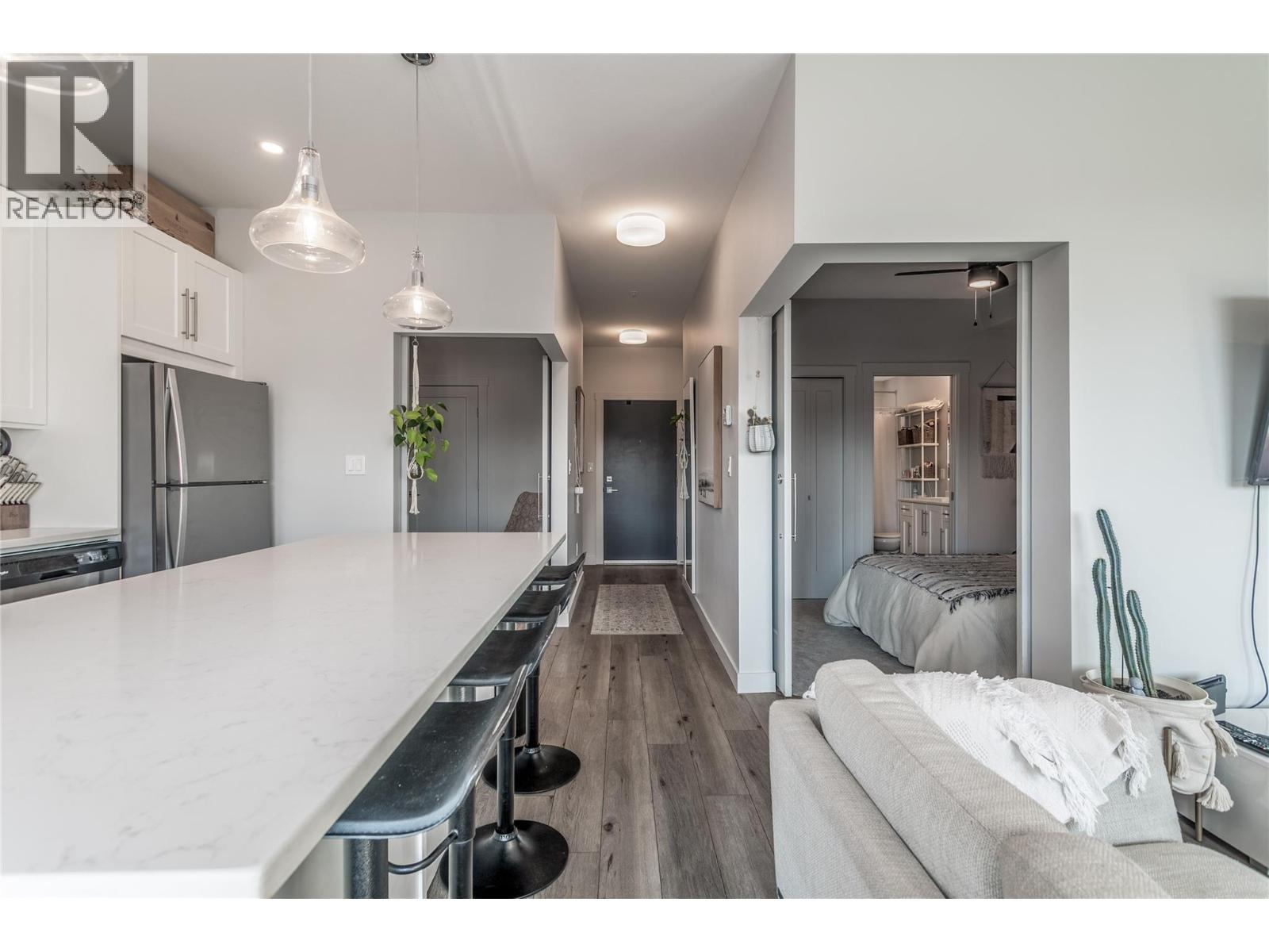 Picture for Unit #403, 3630 Mission Springs  Drive https://www.cirrealty.ca/reb/bc/3/10364113_7.jpg