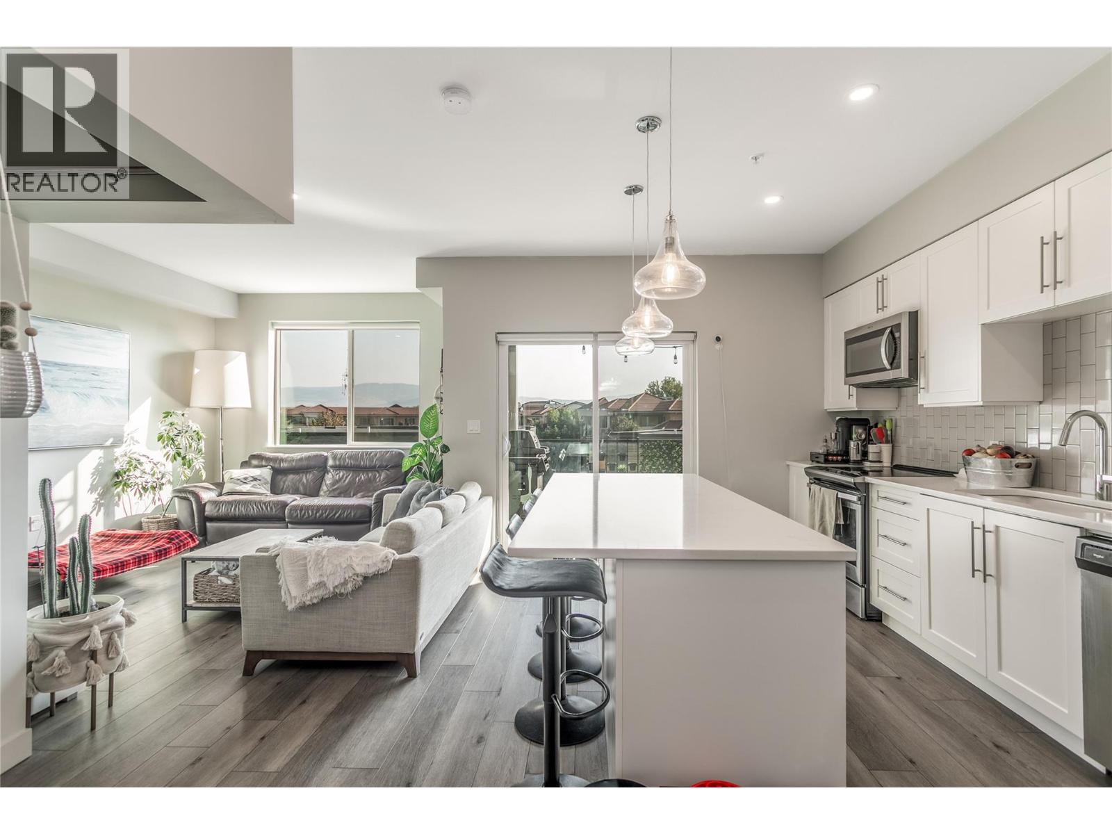 Picture for Unit #403, 3630 Mission Springs  Drive https://www.cirrealty.ca/reb/bc/3/10364113_8.jpg