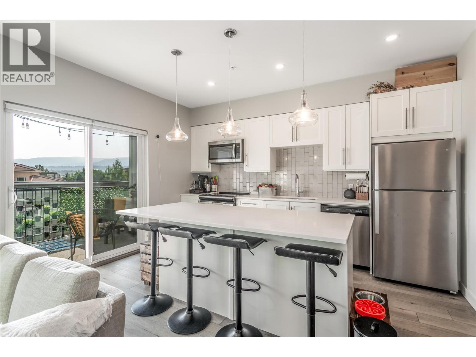 Picture for Unit #403, 3630 Mission Springs  Drive https://www.cirrealty.ca/reb/bc/3/10364113_9.jpg