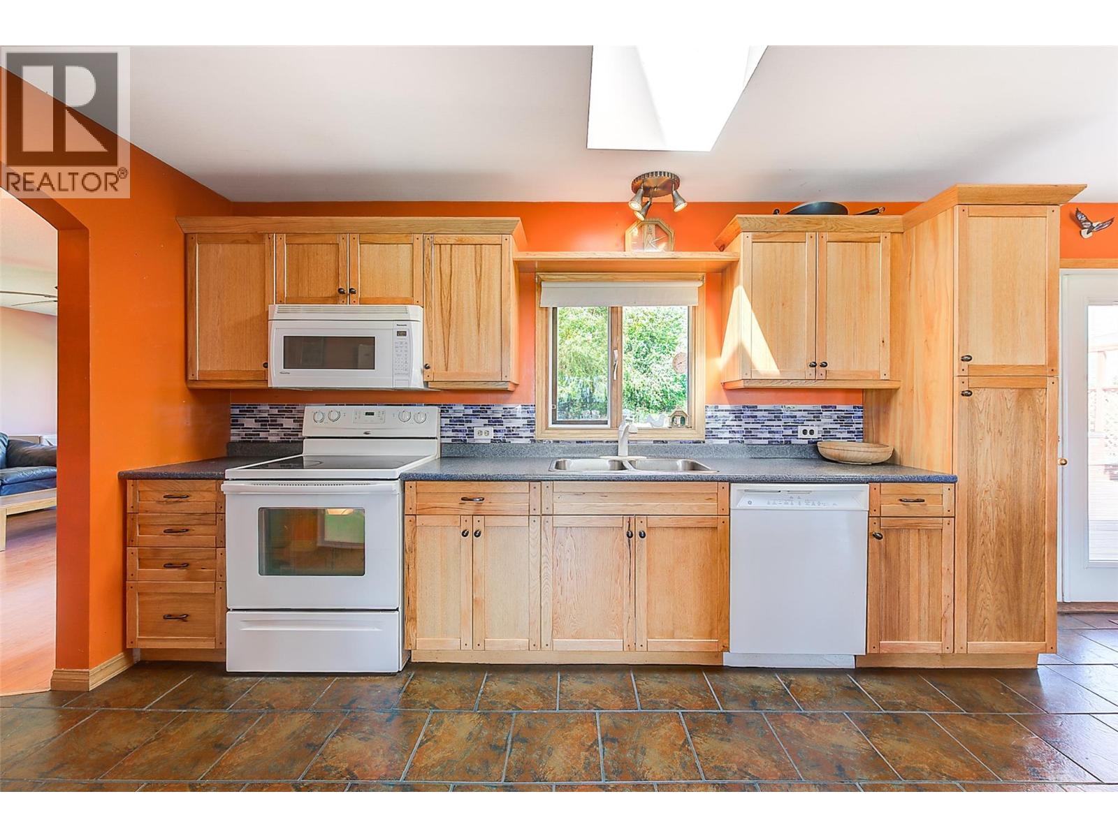Picture for 3982 Hitchner  Road https://www.cirrealty.ca/reb/bc/3/10364353_17.jpg