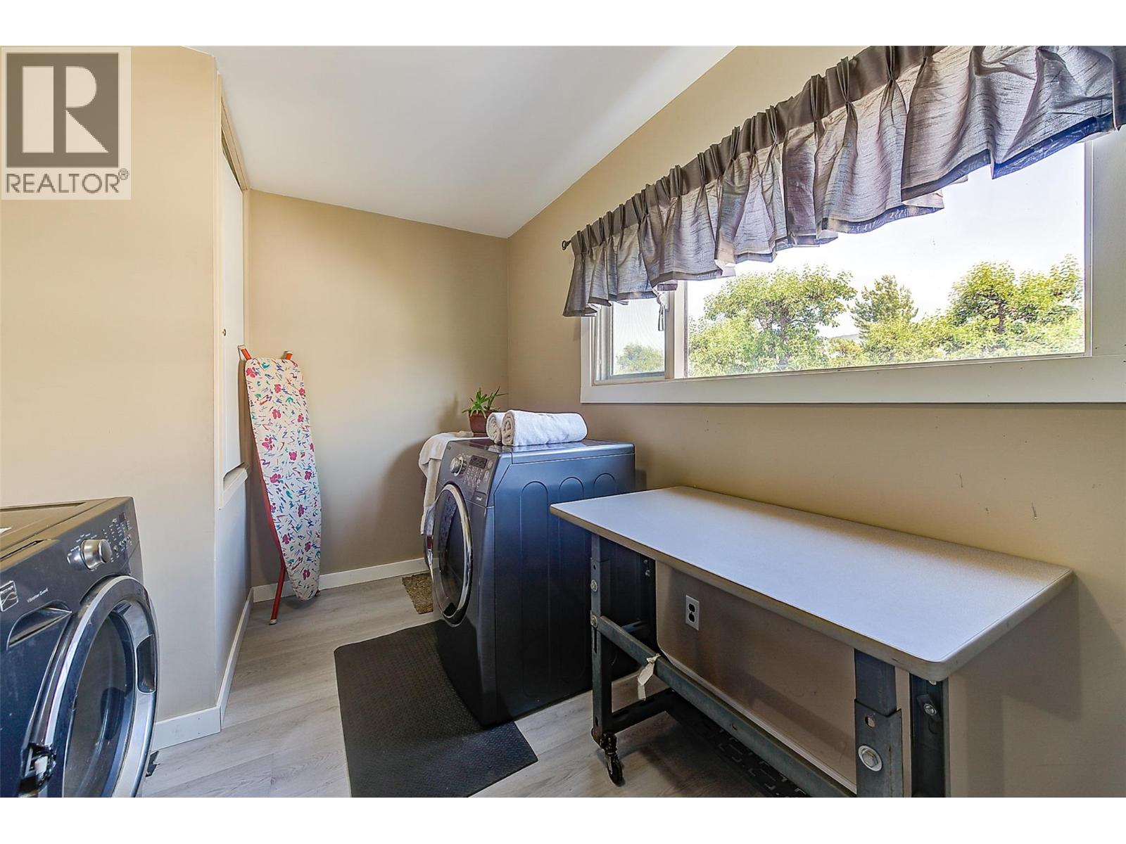 Picture for 3982 Hitchner  Road https://www.cirrealty.ca/reb/bc/3/10364353_30.jpg