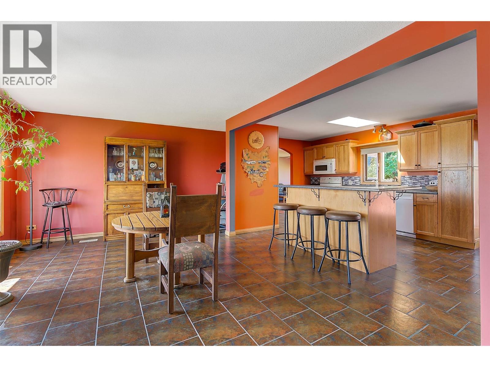 Picture for 3982 Hitchner  Road https://www.cirrealty.ca/reb/bc/3/10364353_6.jpg