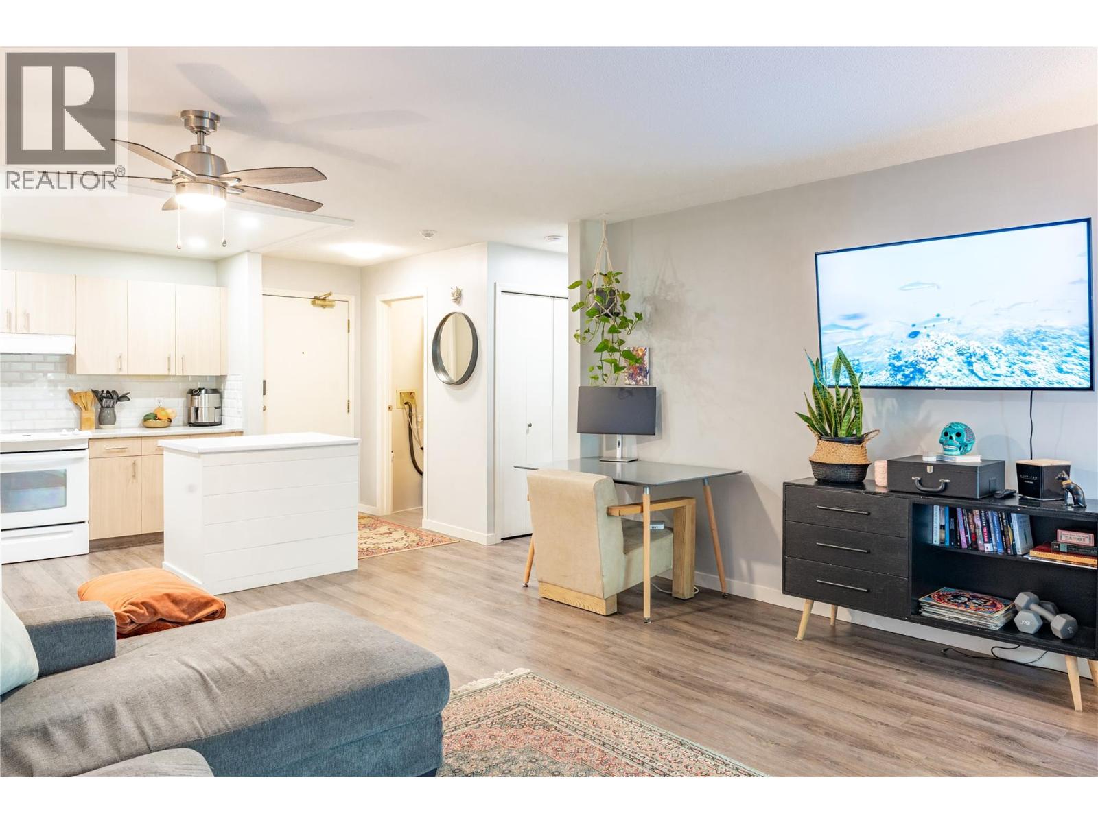 Picture for Unit #304, 240 Hollywood  RoadN https://www.cirrealty.ca/reb/bc/3/10364363_14.jpg