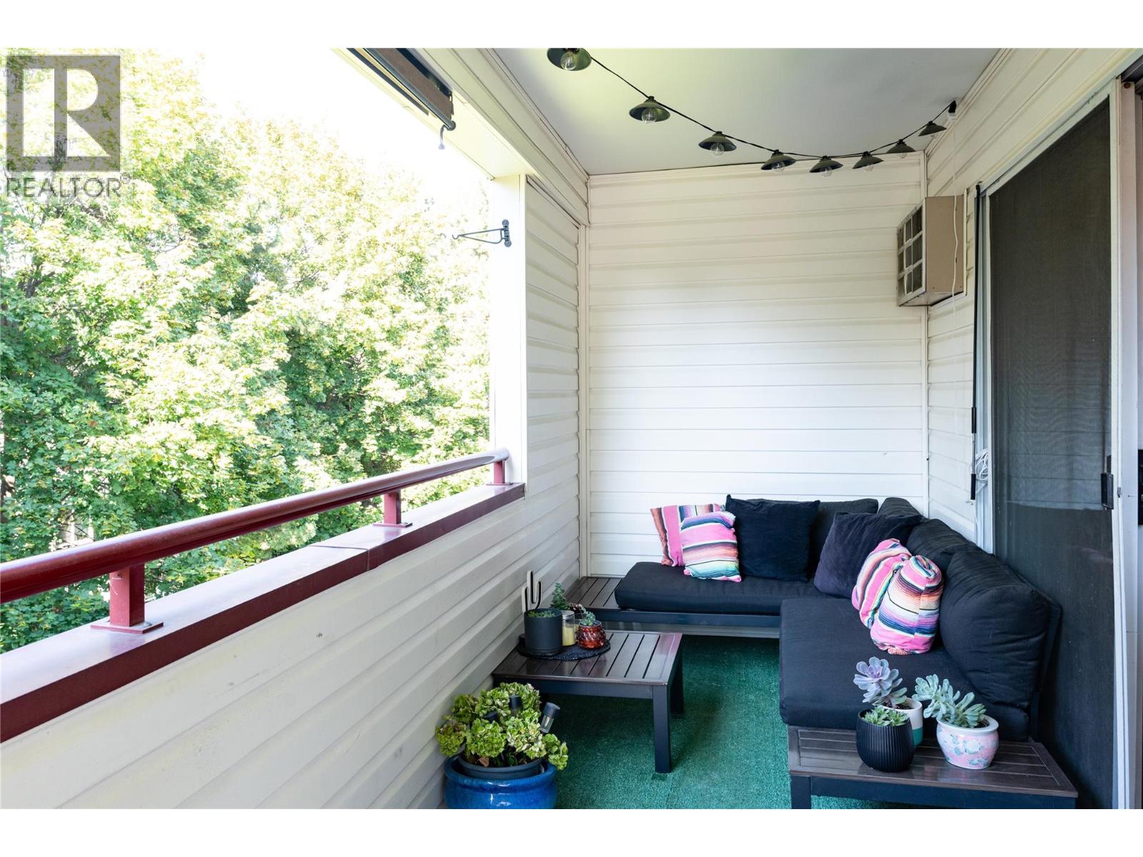 Picture for Unit #304, 240 Hollywood  RoadN https://www.cirrealty.ca/reb/bc/3/10364363_15.jpg