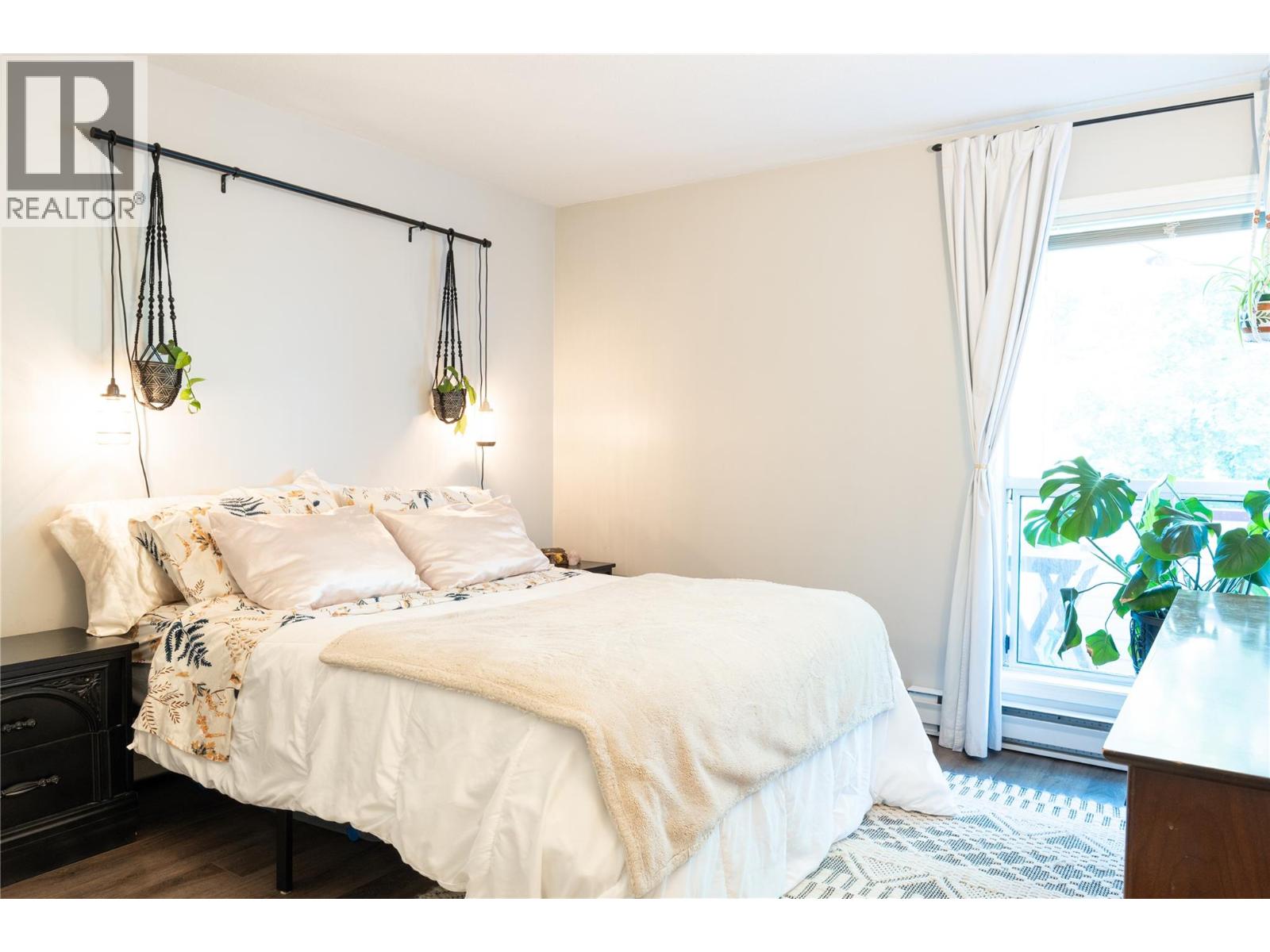 Picture for Unit #304, 240 Hollywood  RoadN https://www.cirrealty.ca/reb/bc/3/10364363_8.jpg
