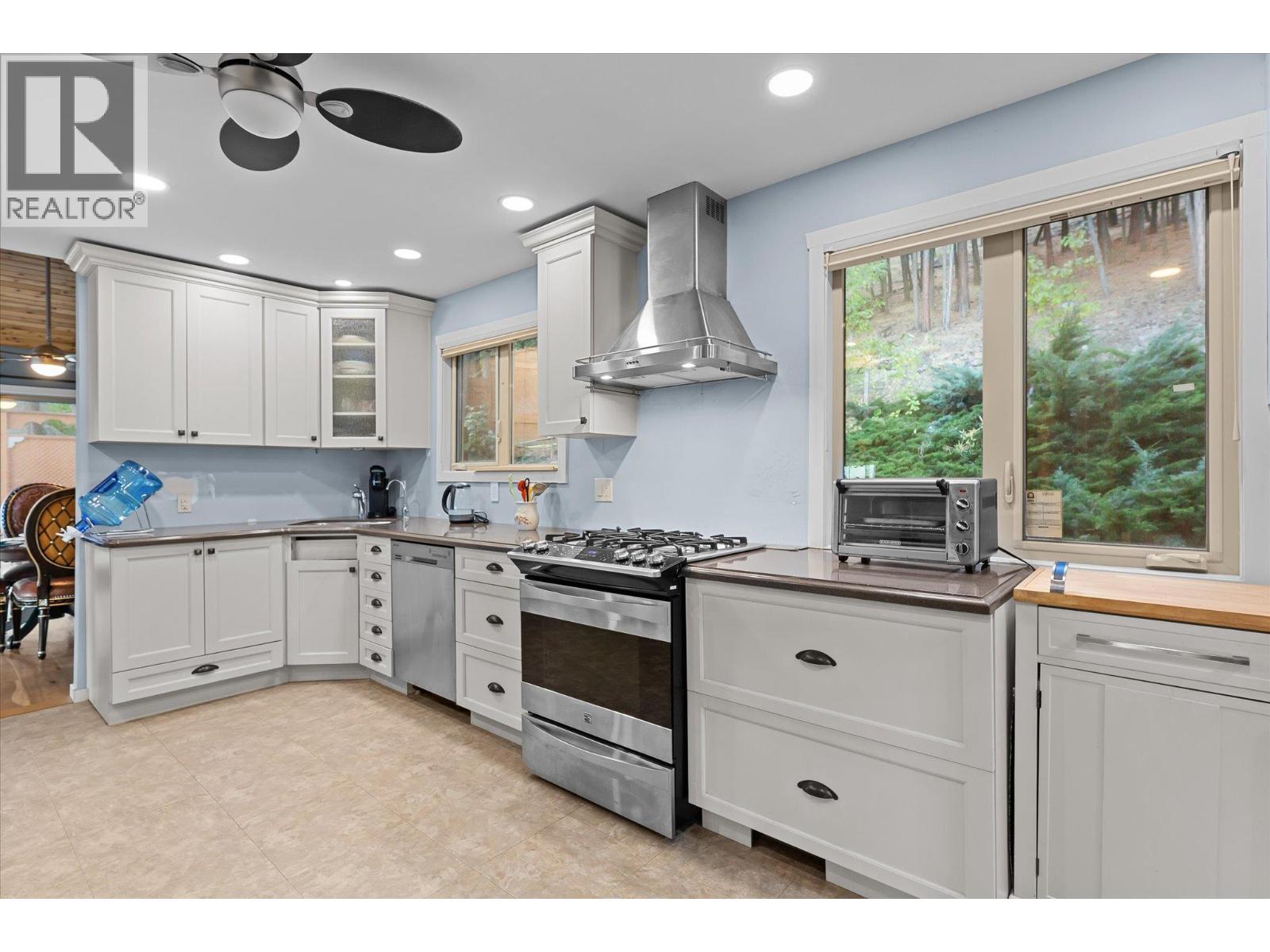 Picture for 1644 SCOTT  Crescent https://www.cirrealty.ca/reb/bc/3/10364713_15.jpg