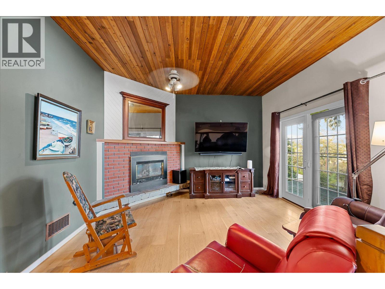 Picture for 1644 SCOTT  Crescent https://www.cirrealty.ca/reb/bc/3/10364713_18.jpg
