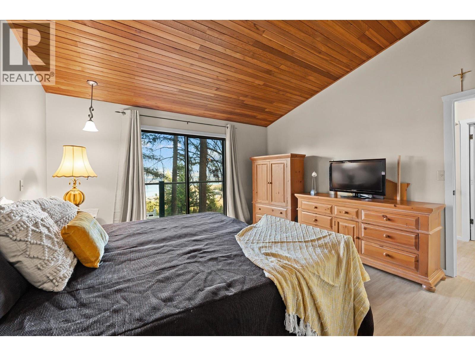 Picture for 1644 SCOTT  Crescent https://www.cirrealty.ca/reb/bc/3/10364713_26.jpg