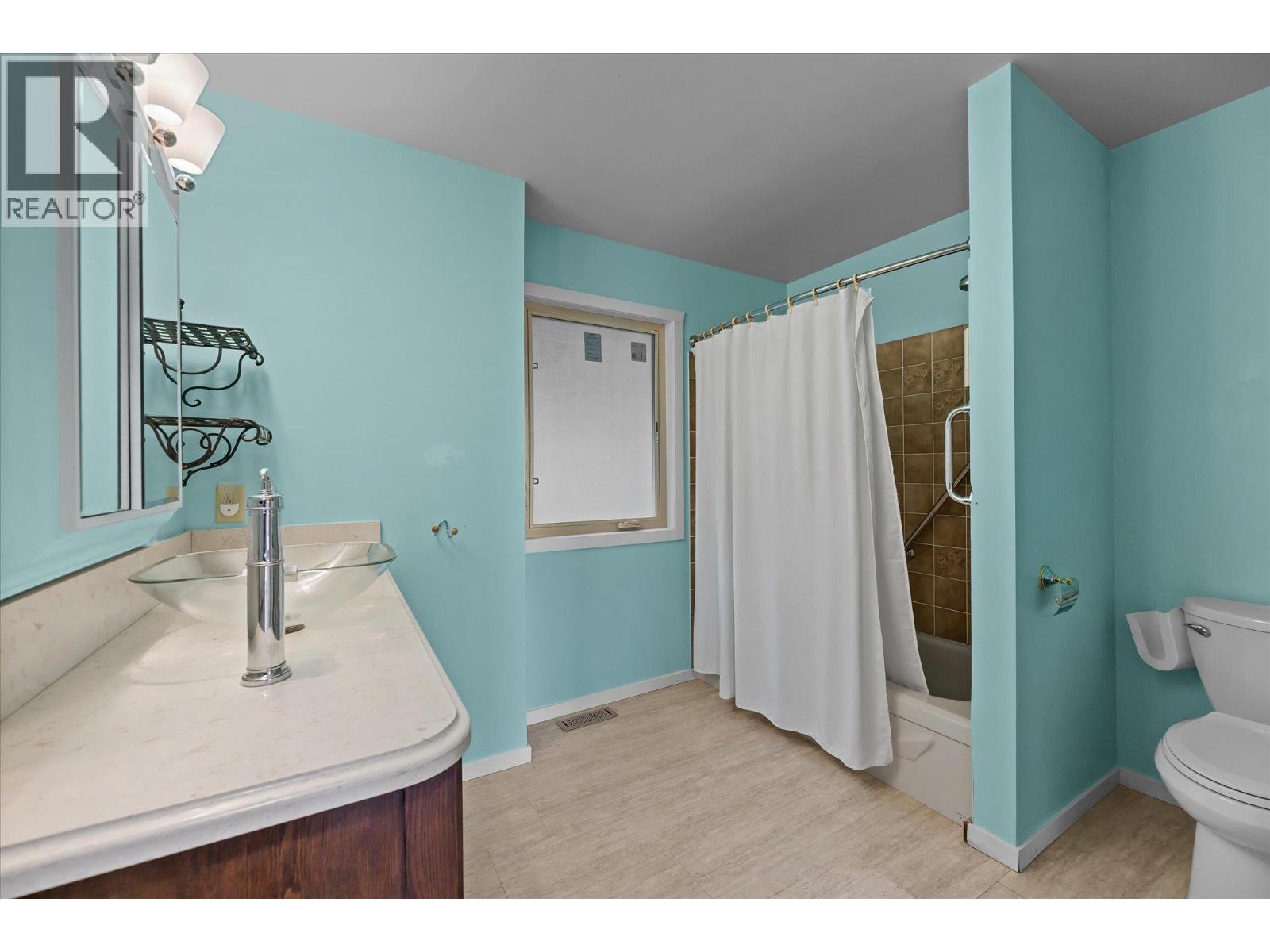 Picture for 1644 SCOTT  Crescent https://www.cirrealty.ca/reb/bc/3/10364713_27.jpg