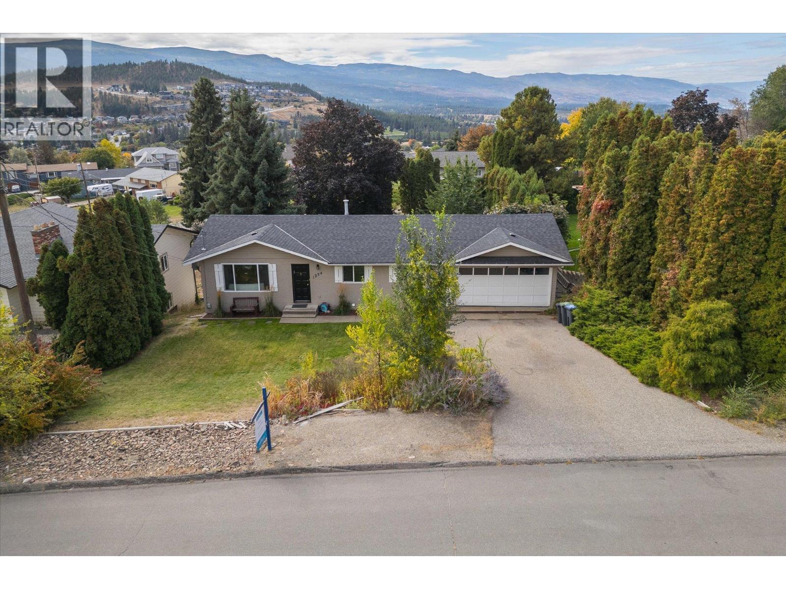 Picture for 1234 Oswell  Drive https://www.cirrealty.ca/reb/bc/3/10364833_2.jpg