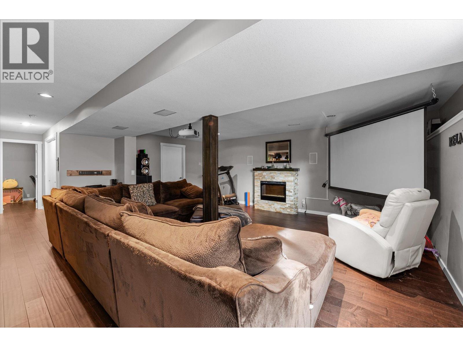 Picture for 1234 Oswell  Drive https://www.cirrealty.ca/reb/bc/3/10364833_20.jpg