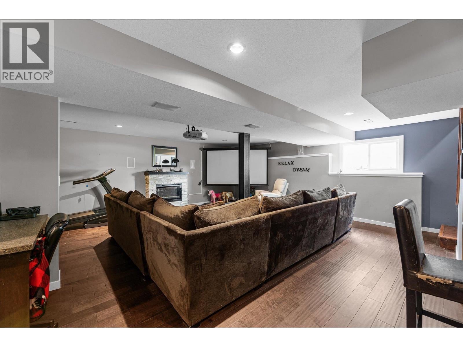 Picture for 1234 Oswell  Drive https://www.cirrealty.ca/reb/bc/3/10364833_22.jpg