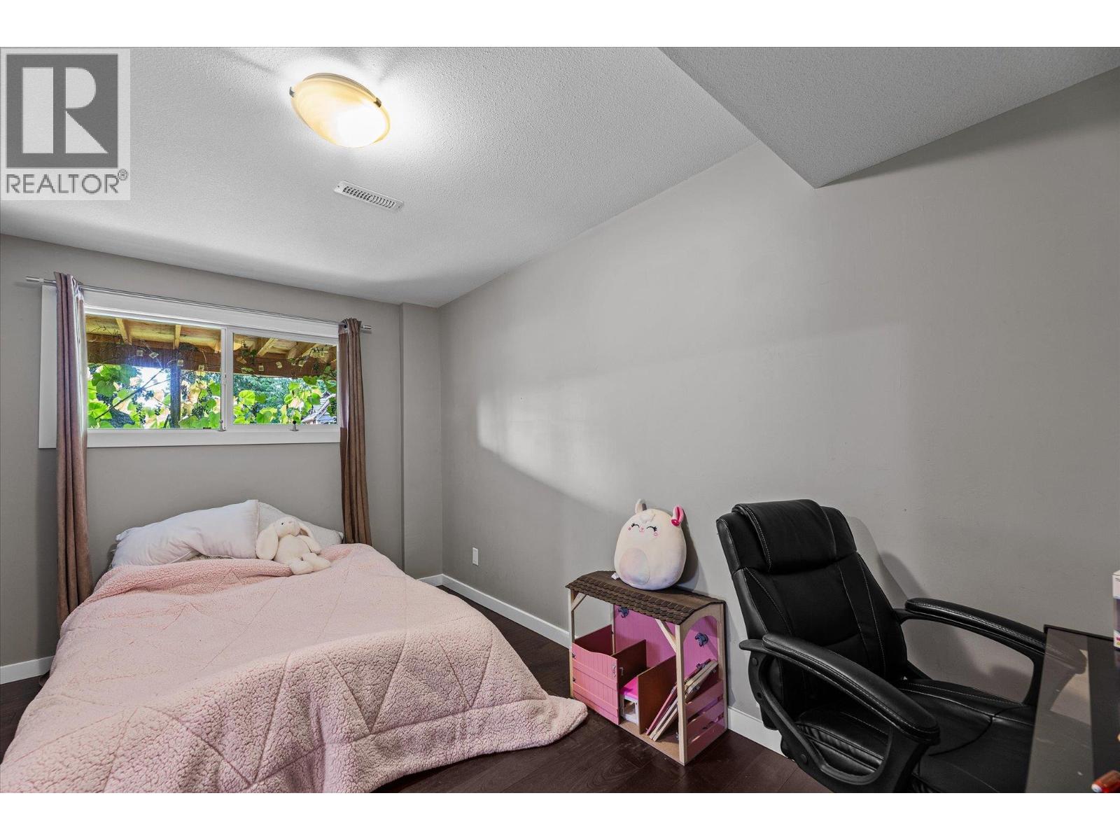 Picture for 1234 Oswell  Drive https://www.cirrealty.ca/reb/bc/3/10364833_23.jpg