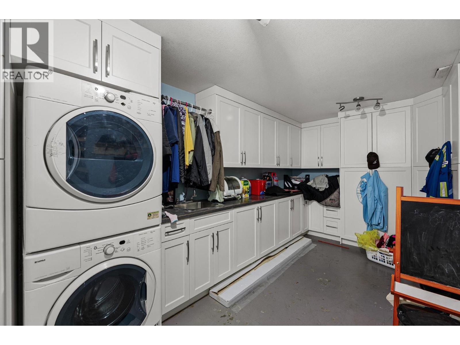 Picture for 1234 Oswell  Drive https://www.cirrealty.ca/reb/bc/3/10364833_25.jpg