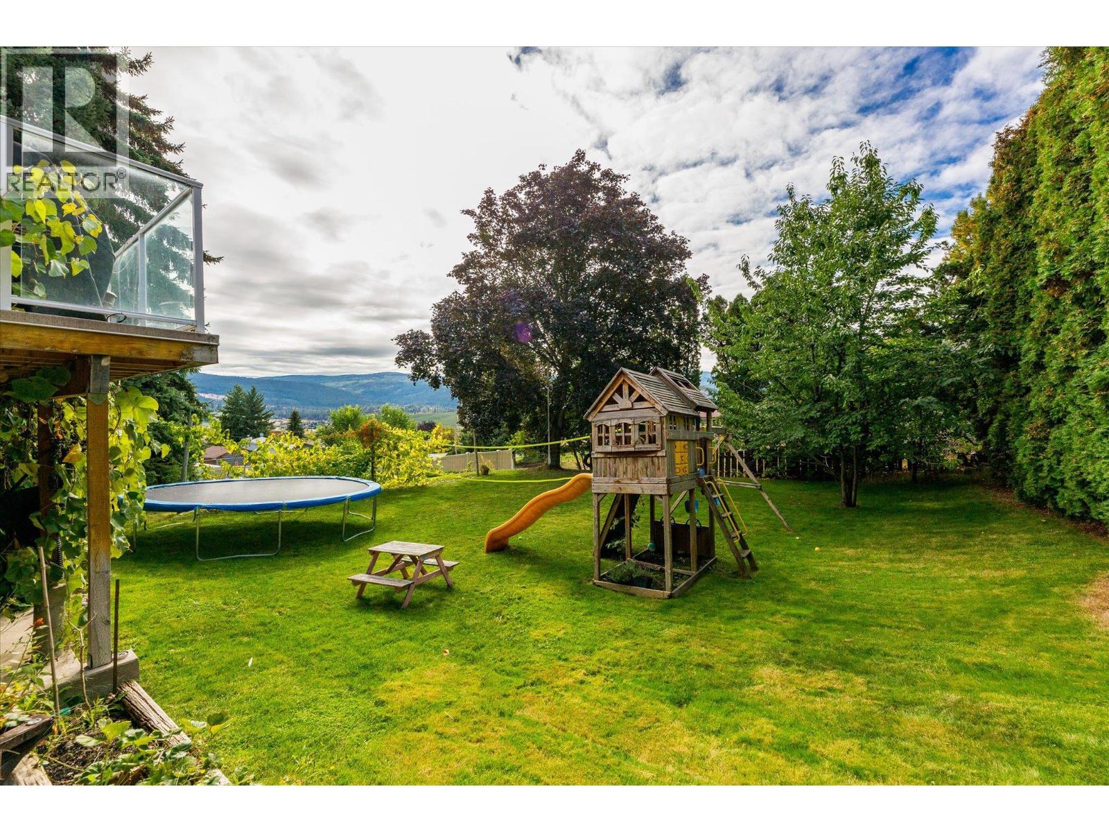 Picture for 1234 Oswell  Drive https://www.cirrealty.ca/reb/bc/3/10364833_26.jpg