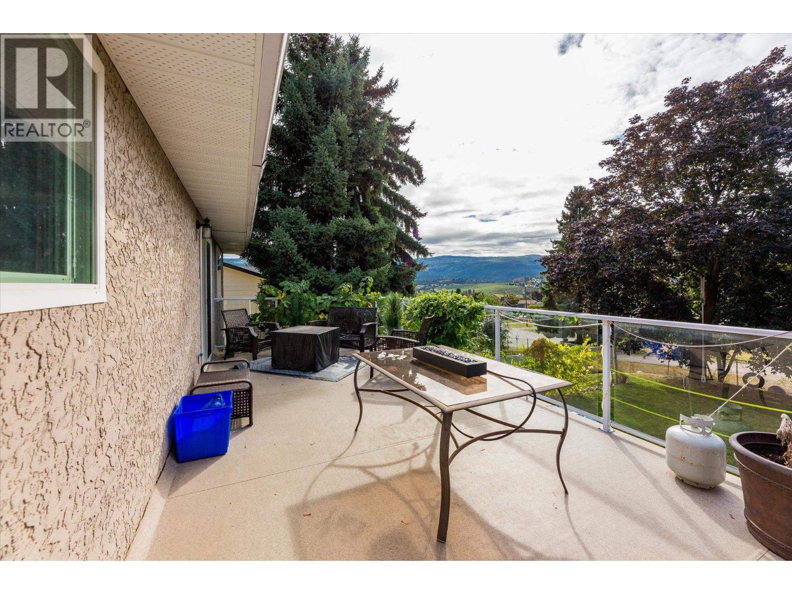 Picture for 1234 Oswell  Drive https://www.cirrealty.ca/reb/bc/3/10364833_34.jpg