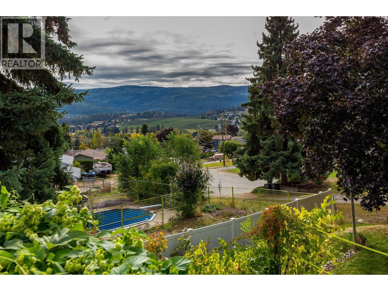 Picture for 1234 Oswell  Drive https://www.cirrealty.ca/reb/bc/3/10364833_35.jpg
