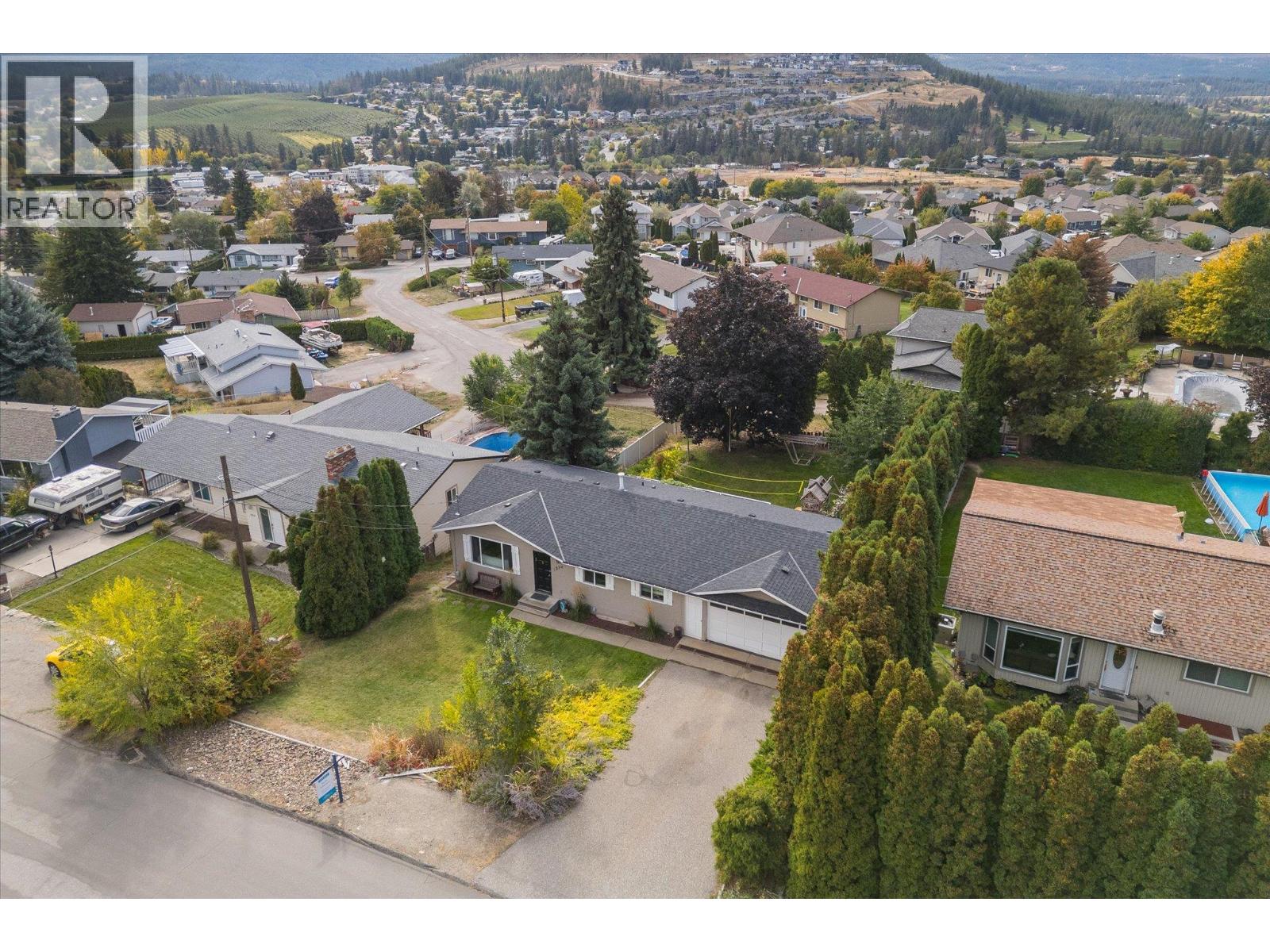 Picture for 1234 Oswell  Drive https://www.cirrealty.ca/reb/bc/3/10364833_38.jpg