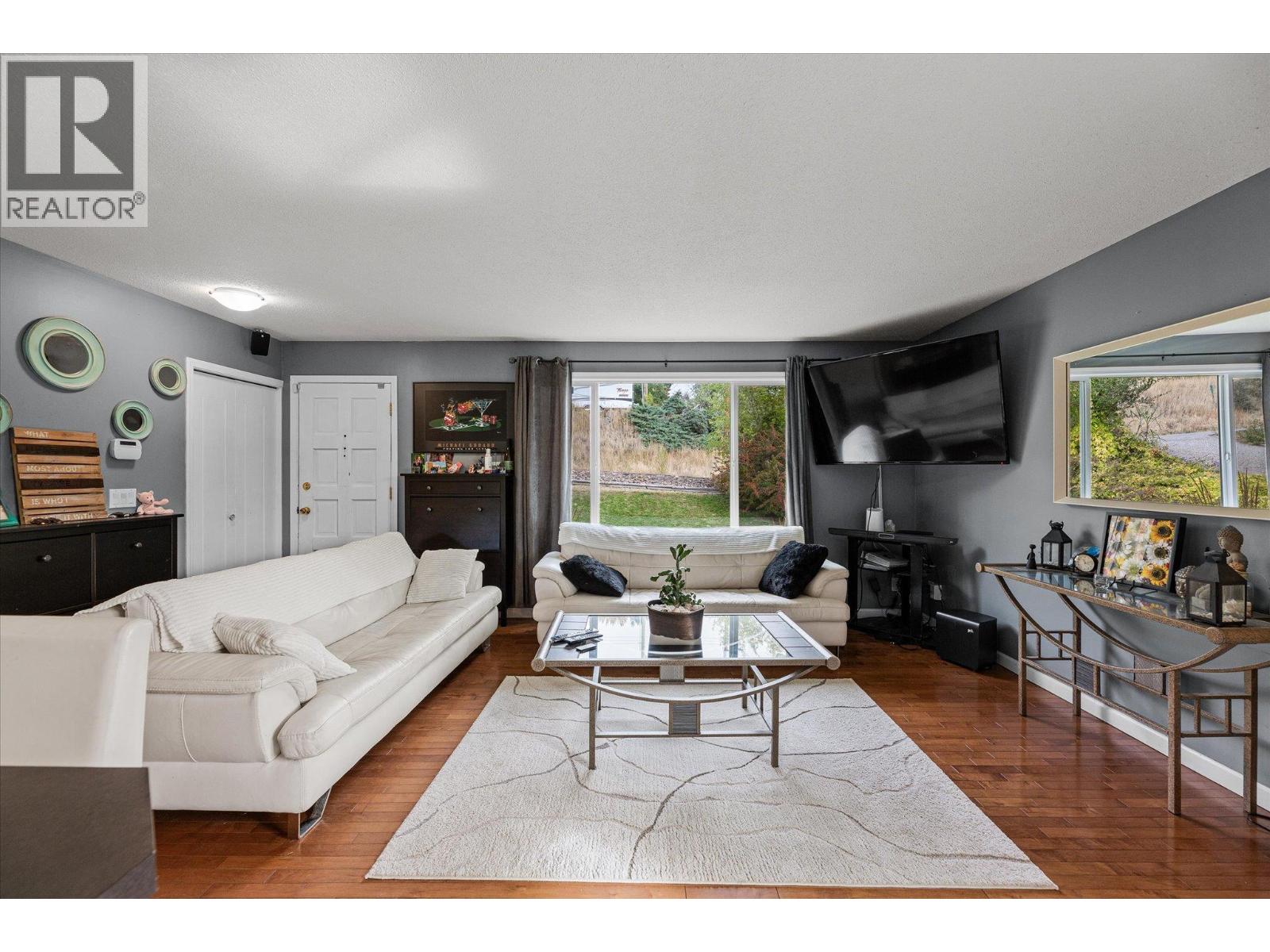 Picture for 1234 Oswell  Drive https://www.cirrealty.ca/reb/bc/3/10364833_6.jpg