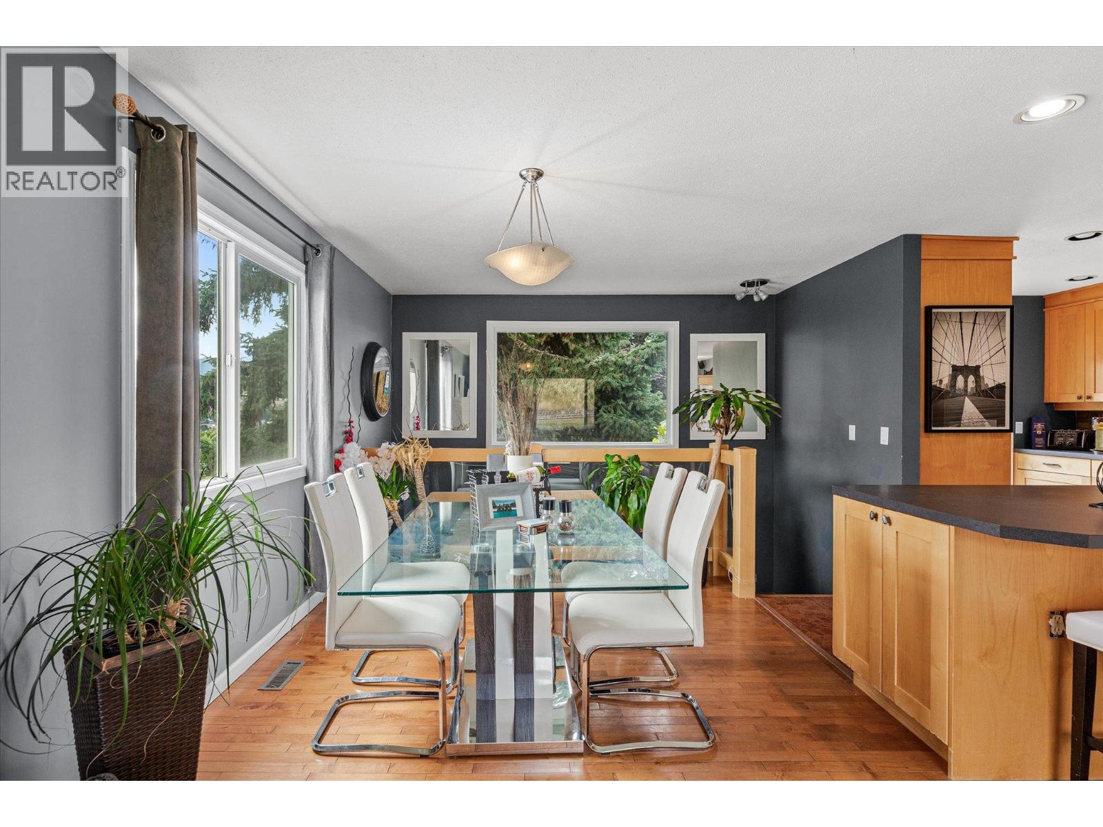 Picture for 1234 Oswell  Drive https://www.cirrealty.ca/reb/bc/3/10364833_7.jpg