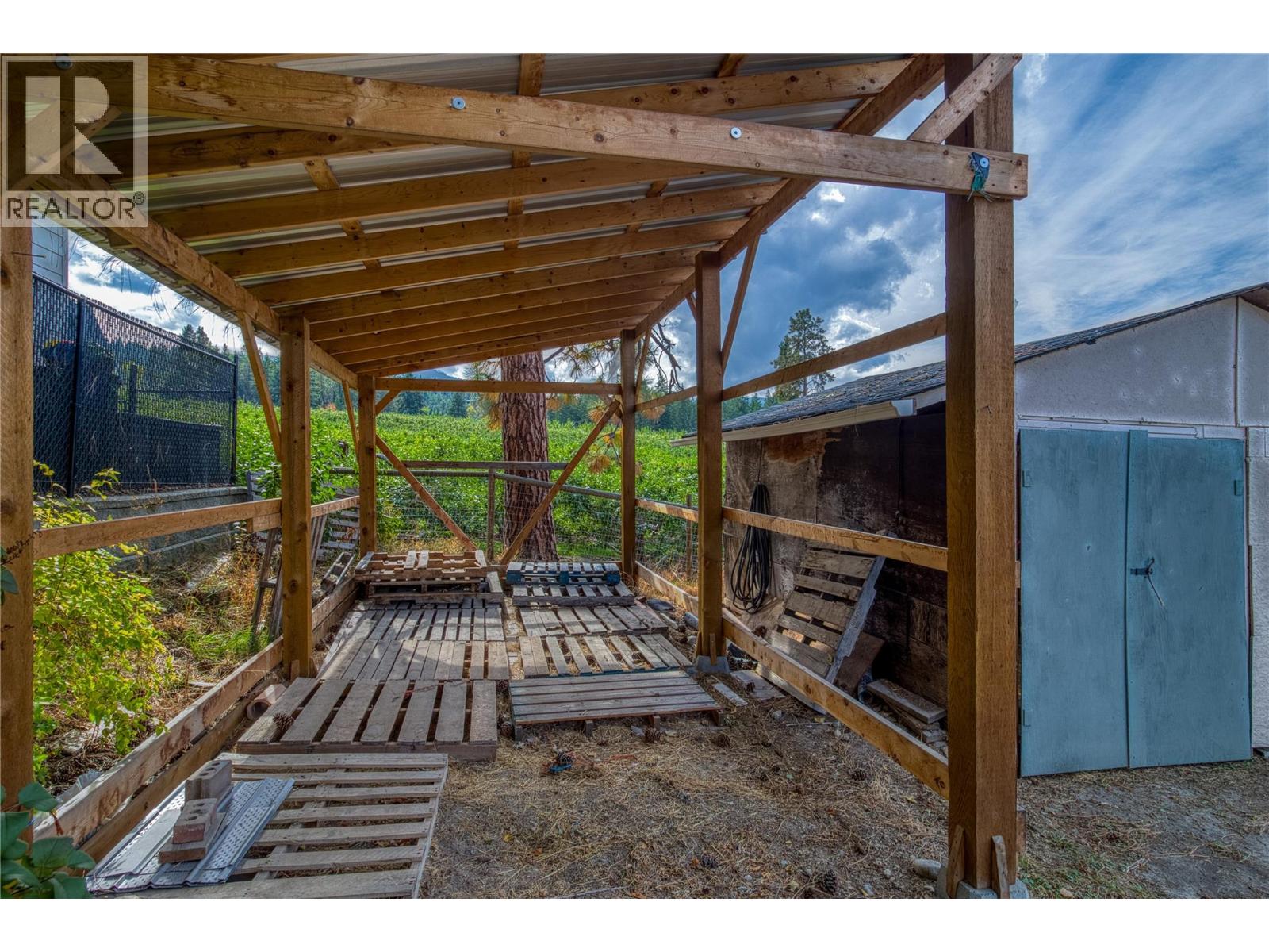 Picture for 3155 Prospect  Road https://www.cirrealty.ca/reb/bc/3/10364863_18.jpg