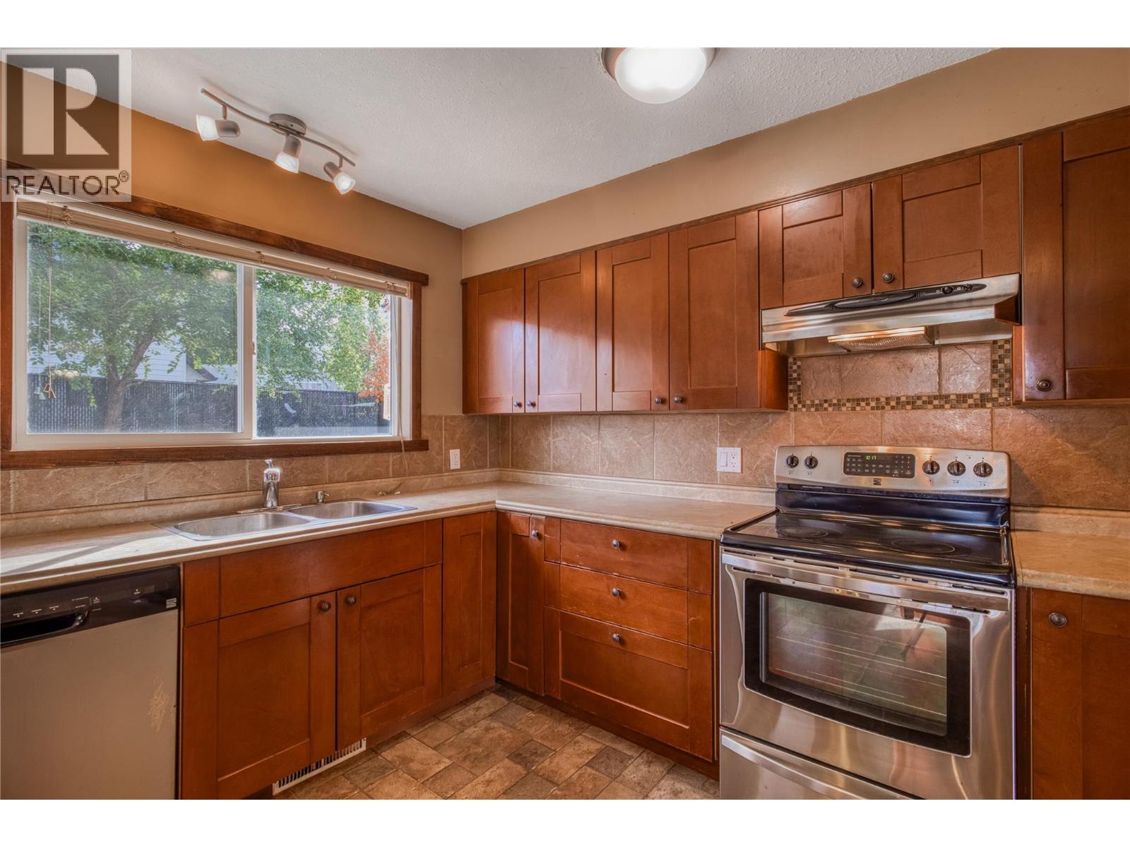 Picture for 3155 Prospect  Road https://www.cirrealty.ca/reb/bc/3/10364863_48.jpg