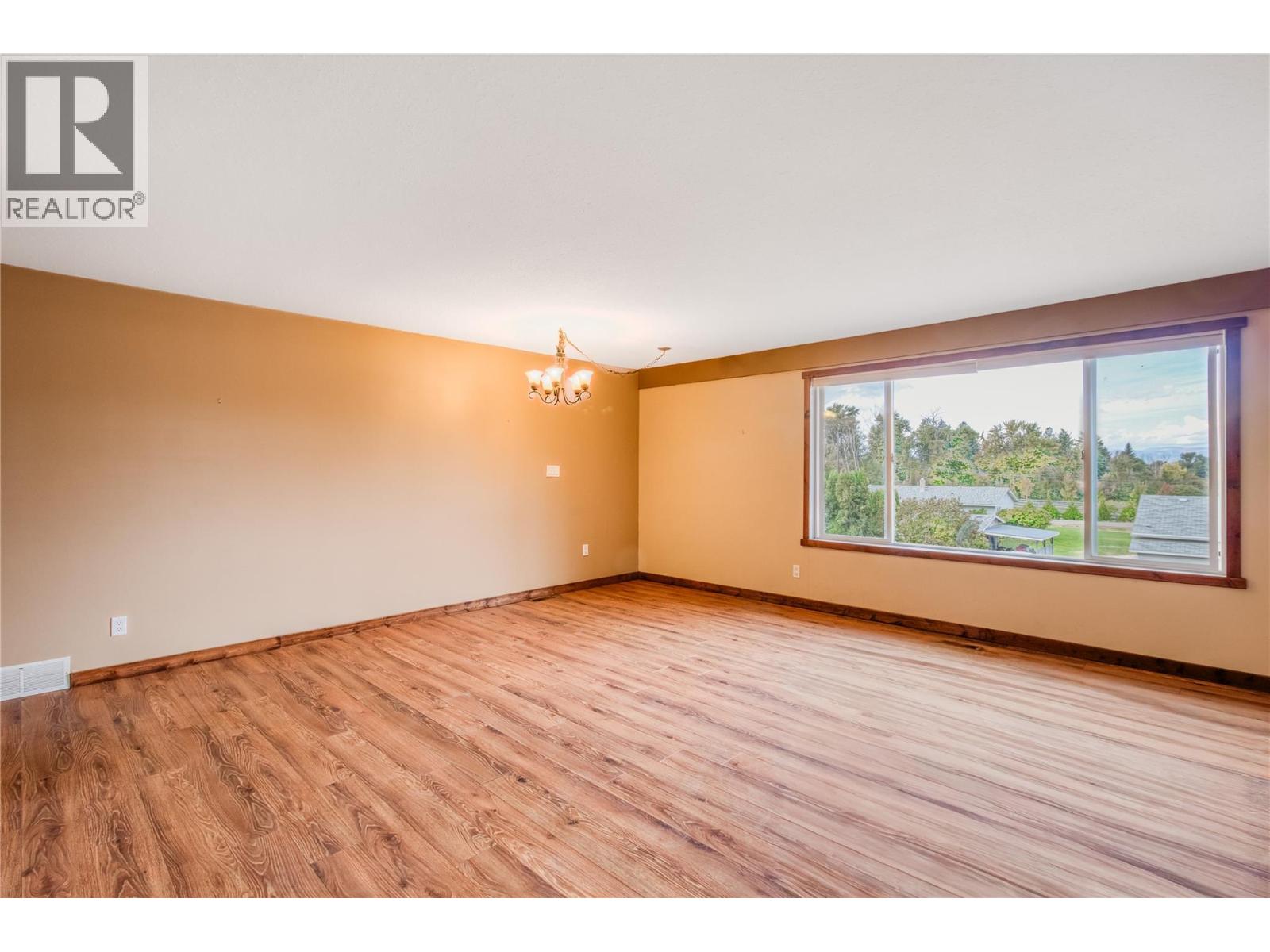 Picture for 3155 Prospect  Road https://www.cirrealty.ca/reb/bc/3/10364863_59.jpg