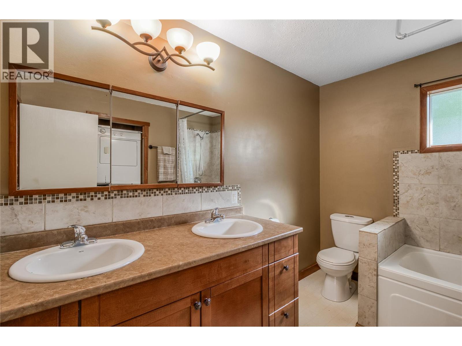 Picture for 3155 Prospect  Road https://www.cirrealty.ca/reb/bc/3/10364863_64.jpg