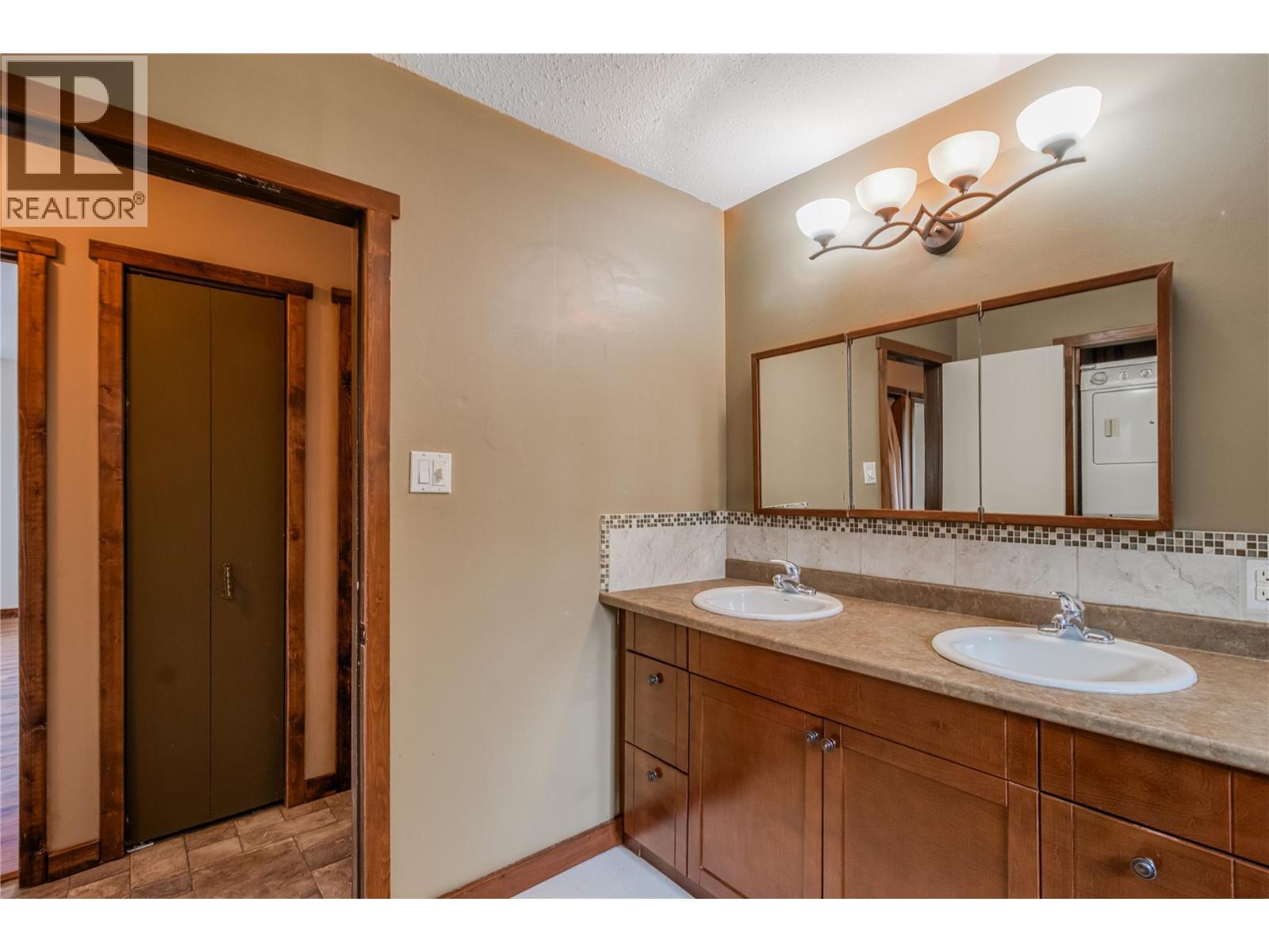 Picture for 3155 Prospect  Road https://www.cirrealty.ca/reb/bc/3/10364863_67.jpg