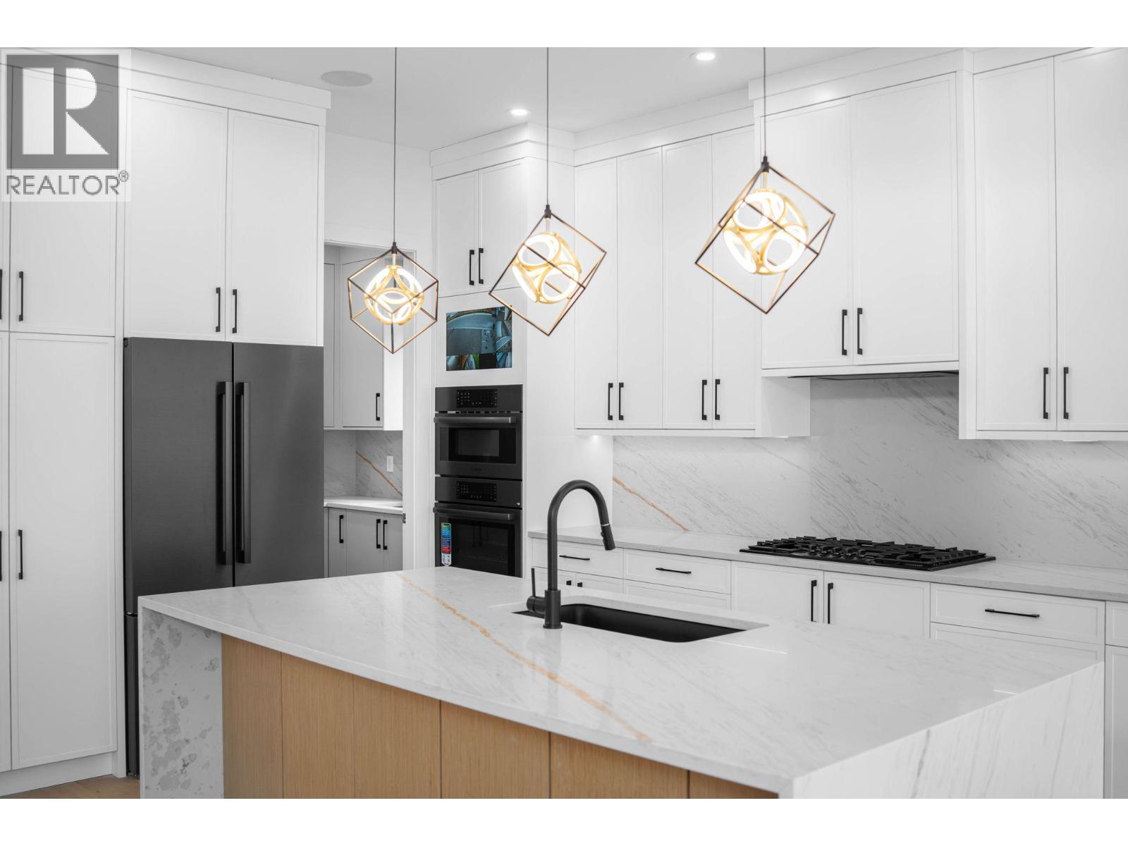 Picture for 2095 Cortina  Drive https://www.cirrealty.ca/reb/bc/3/10365183_10.jpg