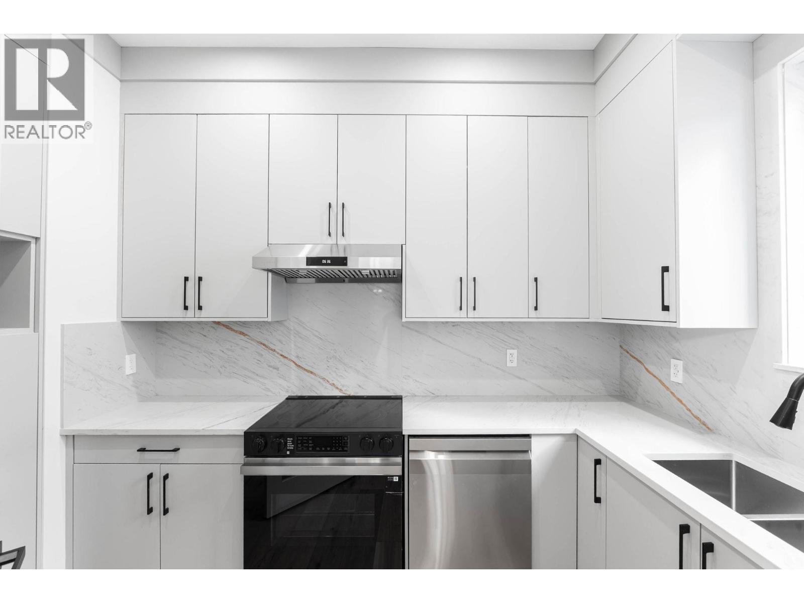 Picture for 2095 Cortina  Drive https://www.cirrealty.ca/reb/bc/3/10365183_12.jpg