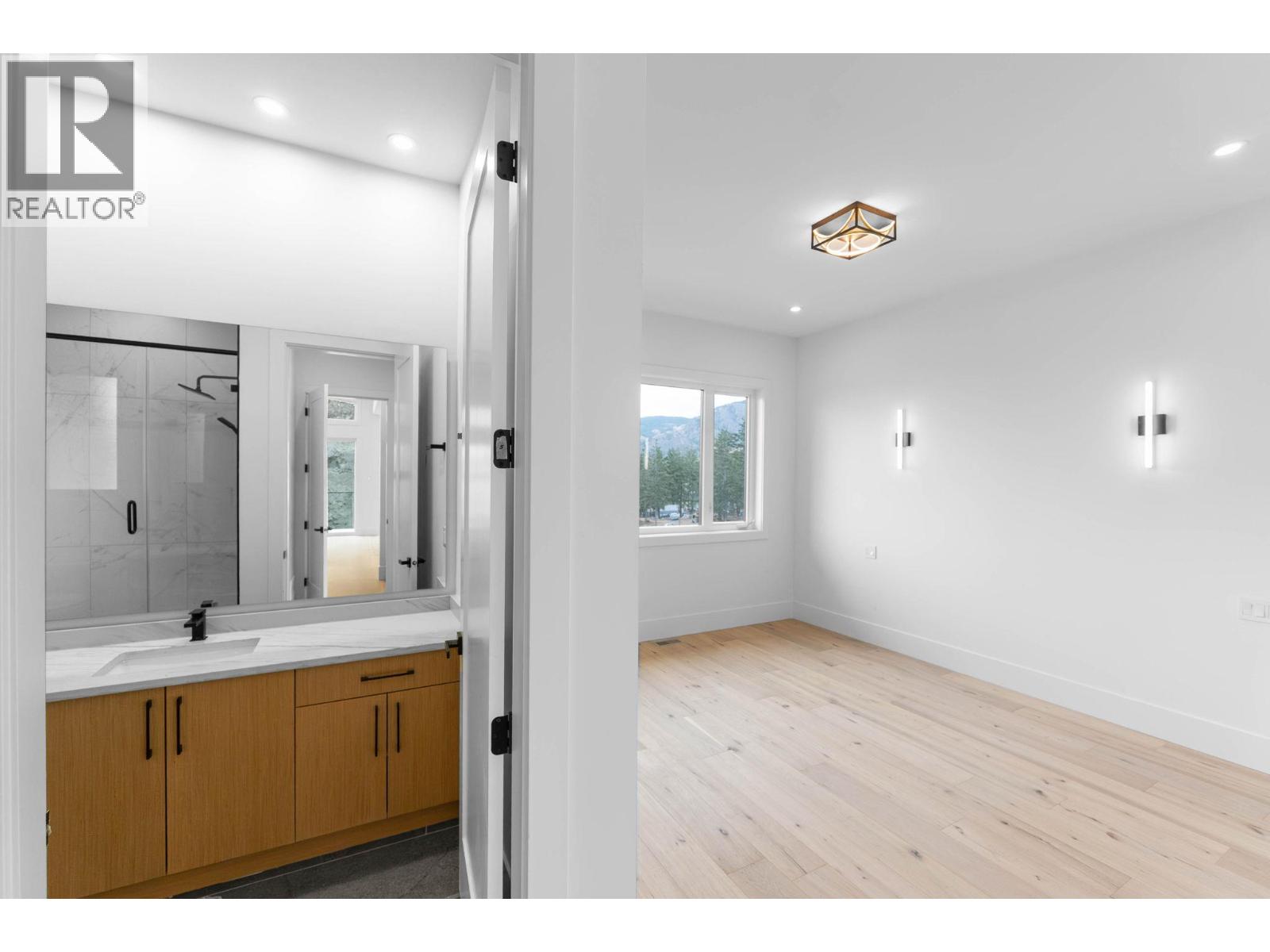 Picture for 2095 Cortina  Drive https://www.cirrealty.ca/reb/bc/3/10365183_15.jpg
