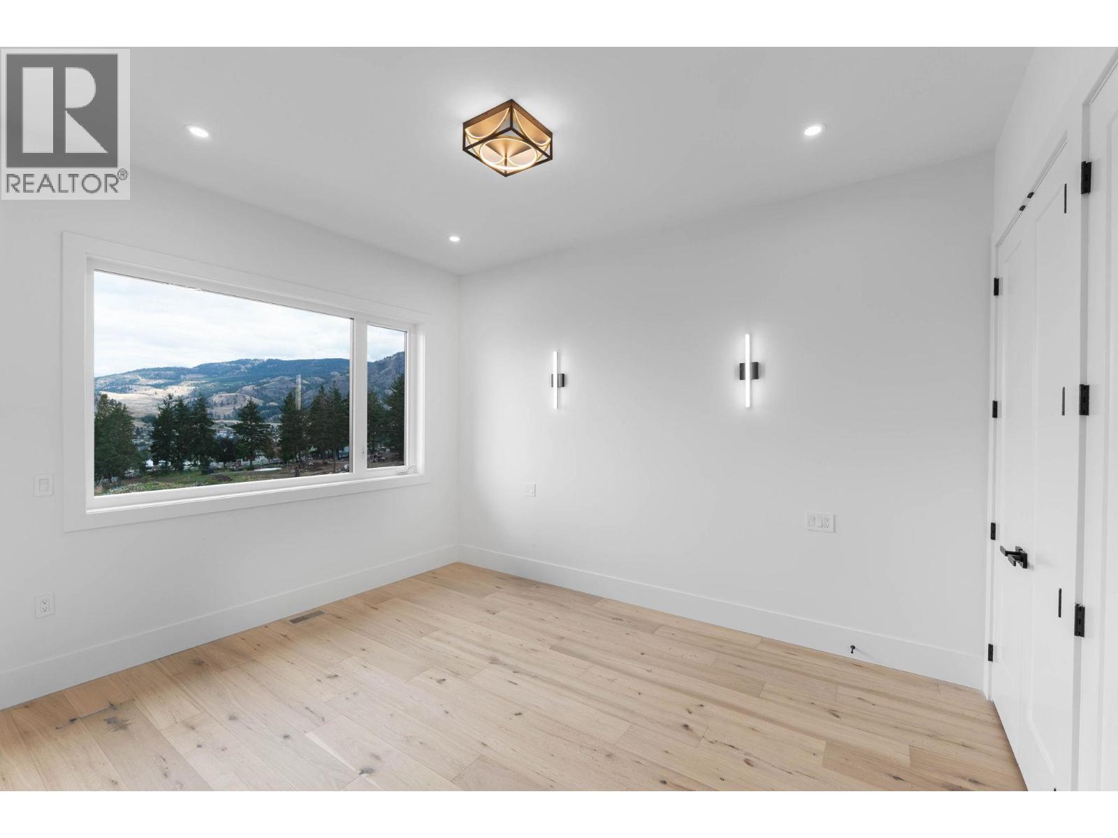 Picture for 2095 Cortina  Drive https://www.cirrealty.ca/reb/bc/3/10365183_16.jpg