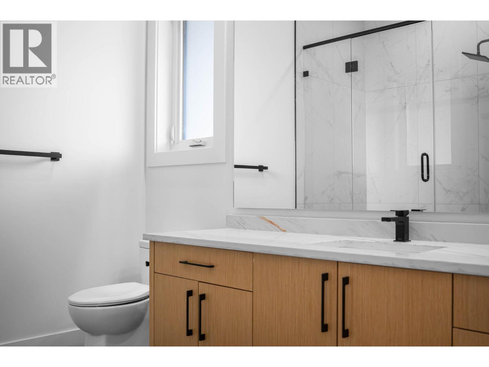 Picture for 2095 Cortina  Drive https://www.cirrealty.ca/reb/bc/3/10365183_20.jpg