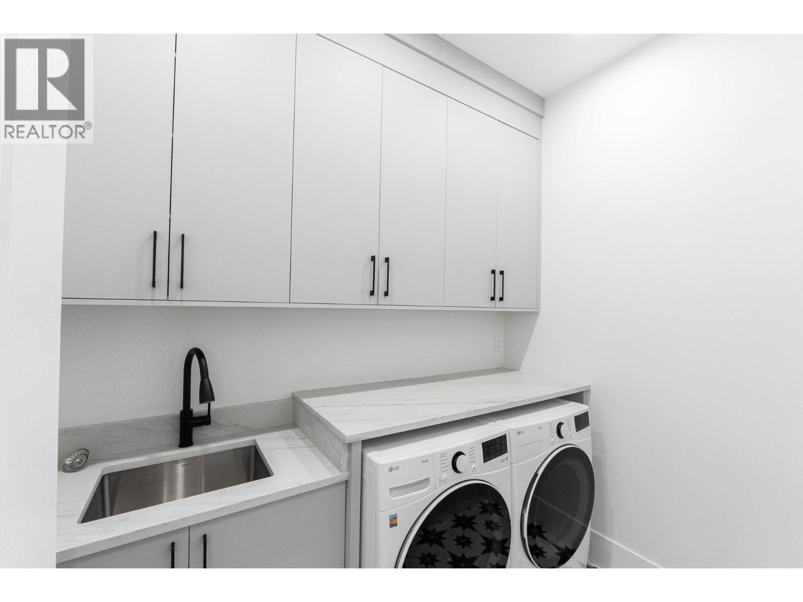 Picture for 2095 Cortina  Drive https://www.cirrealty.ca/reb/bc/3/10365183_21.jpg