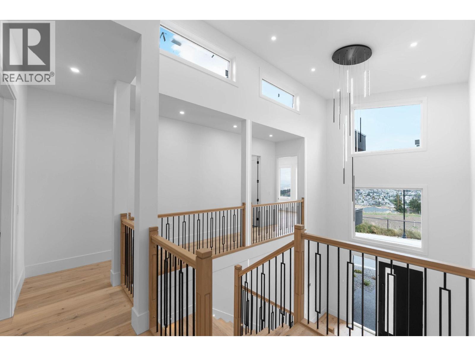 Picture for 2095 Cortina  Drive https://www.cirrealty.ca/reb/bc/3/10365183_22.jpg
