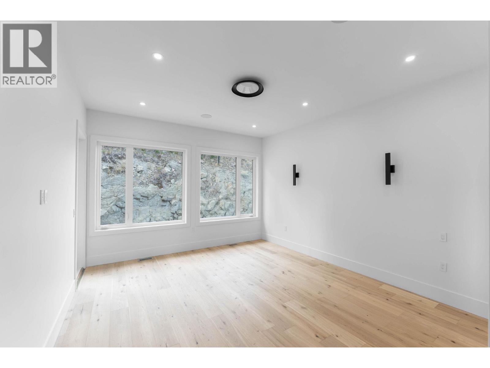 Picture for 2095 Cortina  Drive https://www.cirrealty.ca/reb/bc/3/10365183_23.jpg