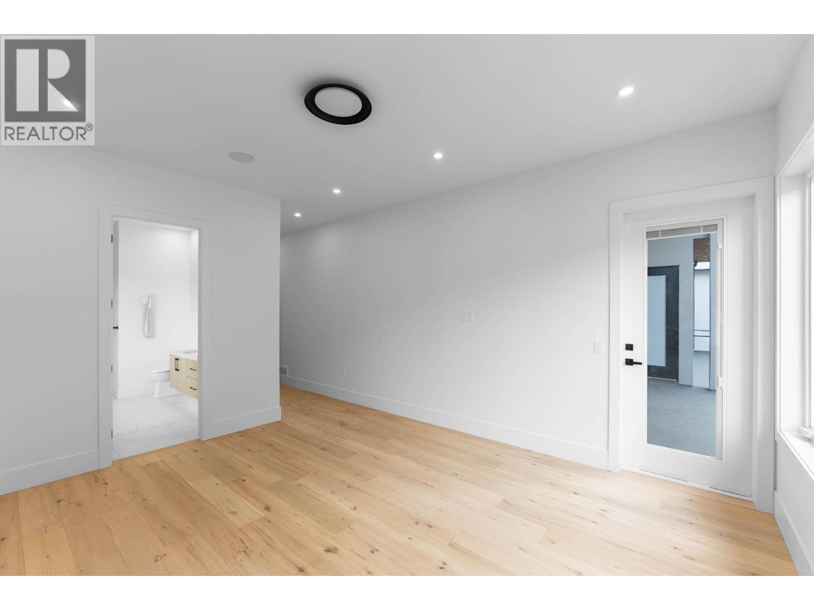 Picture for 2095 Cortina  Drive https://www.cirrealty.ca/reb/bc/3/10365183_24.jpg