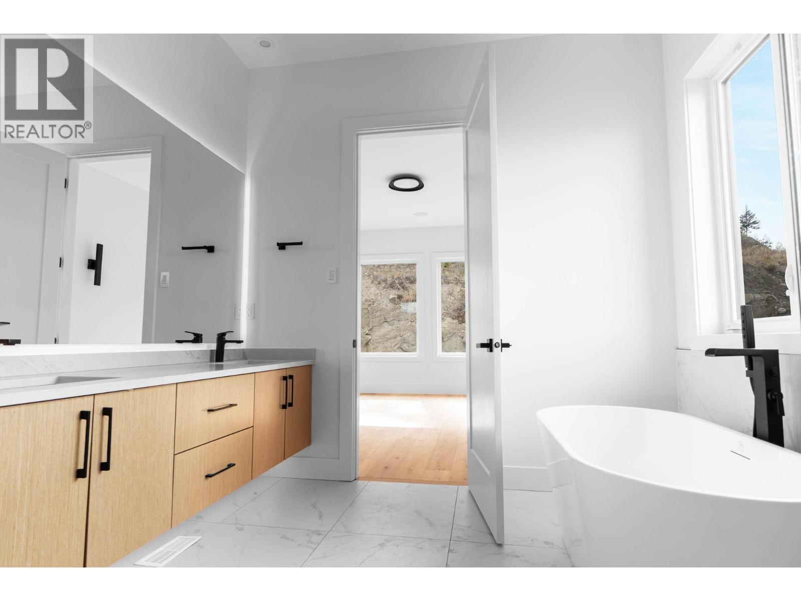 Picture for 2095 Cortina  Drive https://www.cirrealty.ca/reb/bc/3/10365183_27.jpg