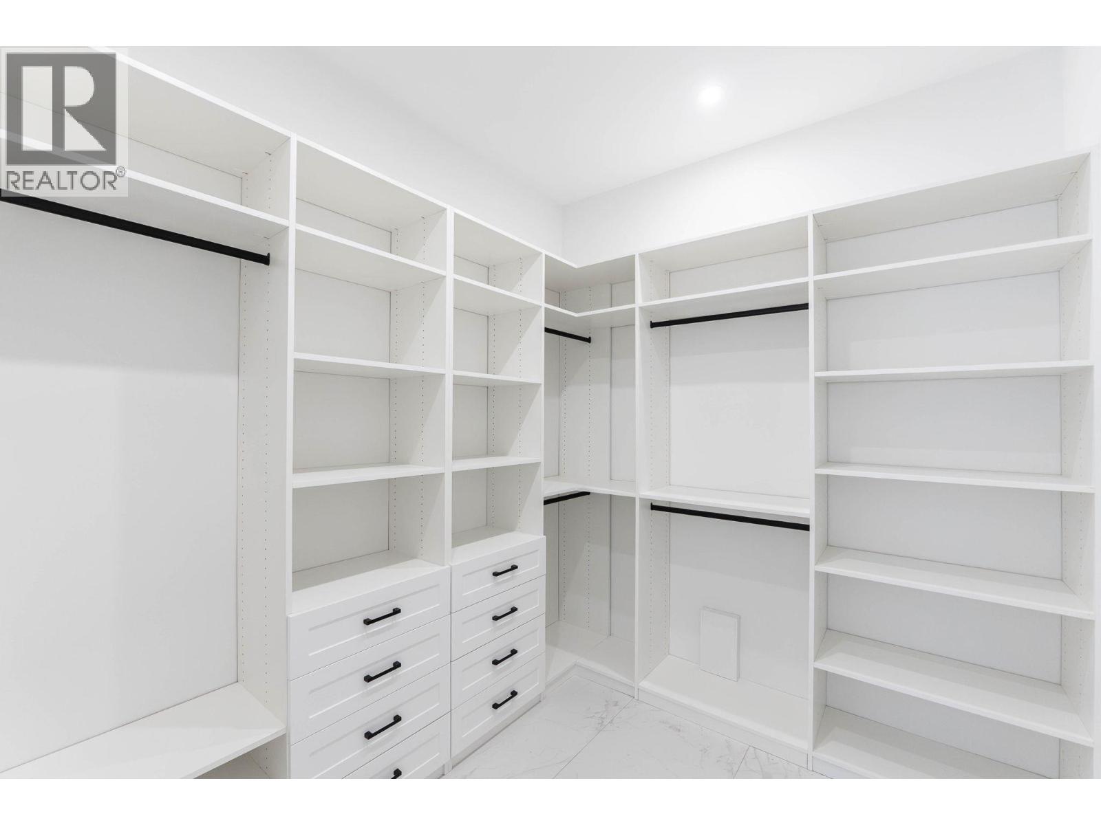 Picture for 2095 Cortina  Drive https://www.cirrealty.ca/reb/bc/3/10365183_29.jpg