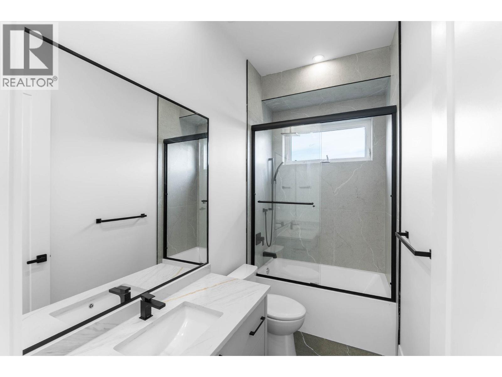 Picture for 2095 Cortina  Drive https://www.cirrealty.ca/reb/bc/3/10365183_30.jpg