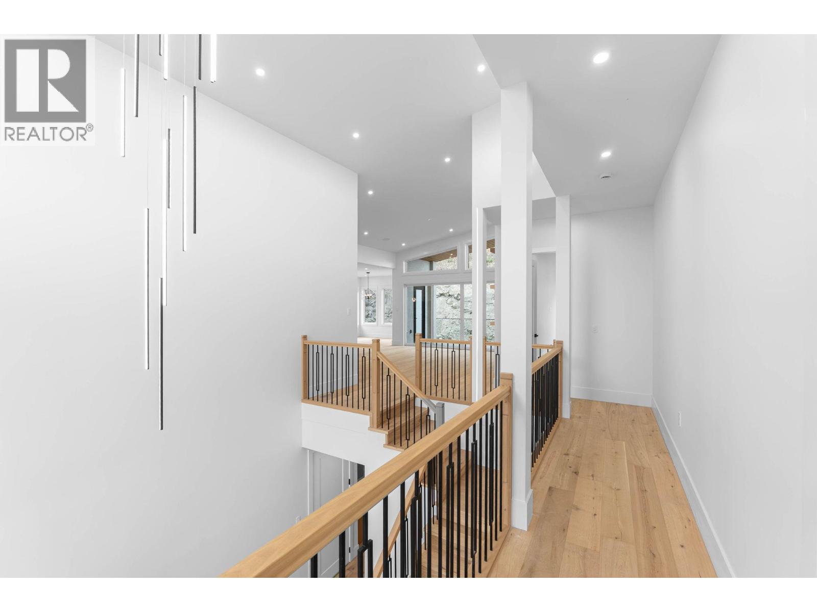 Picture for 2095 Cortina  Drive https://www.cirrealty.ca/reb/bc/3/10365183_32.jpg