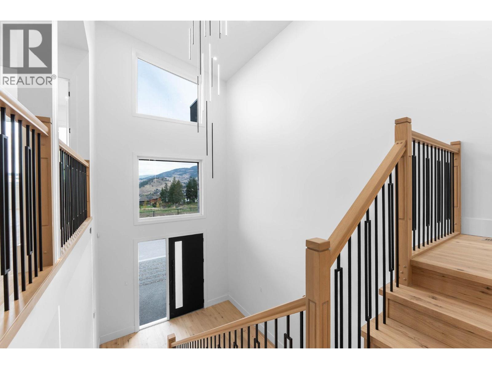 Picture for 2095 Cortina  Drive https://www.cirrealty.ca/reb/bc/3/10365183_34.jpg
