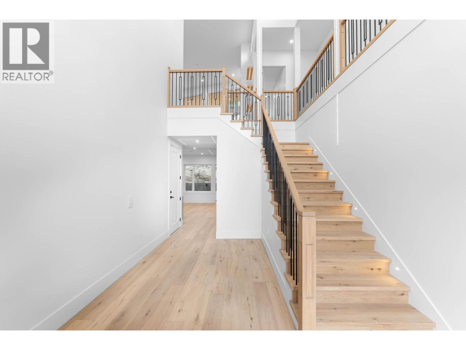 Picture for 2095 Cortina  Drive https://www.cirrealty.ca/reb/bc/3/10365183_35.jpg