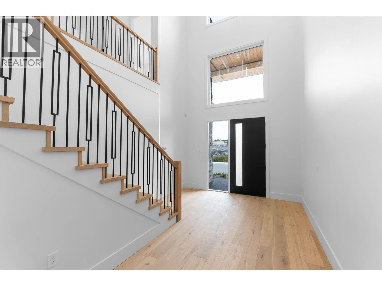 Picture for 2095 Cortina  Drive https://www.cirrealty.ca/reb/bc/3/10365183_36.jpg