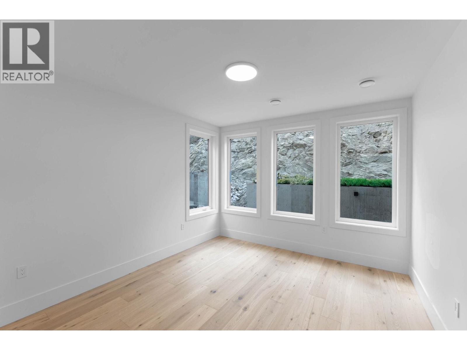 Picture for 2095 Cortina  Drive https://www.cirrealty.ca/reb/bc/3/10365183_40.jpg