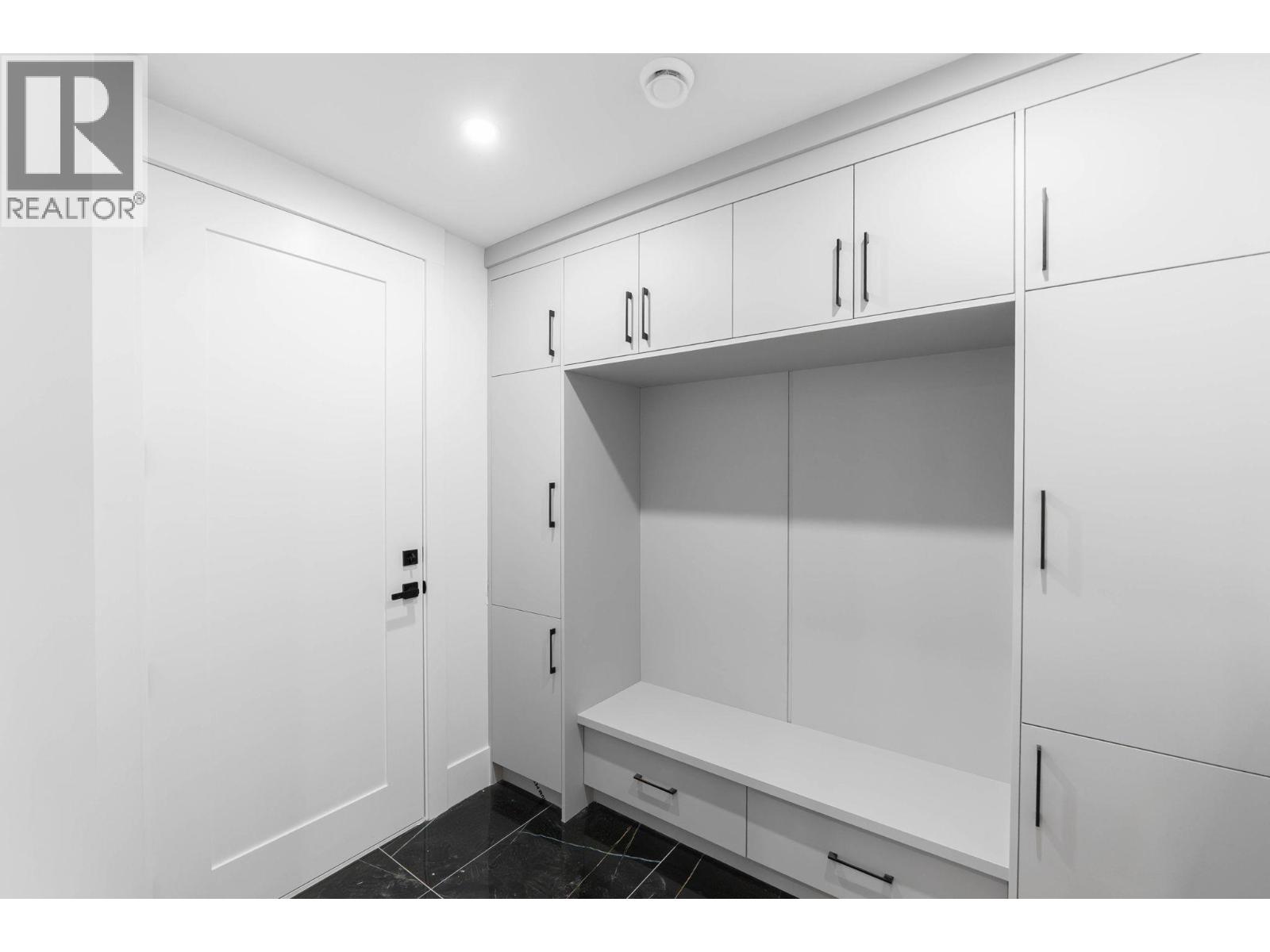 Picture for 2095 Cortina  Drive https://www.cirrealty.ca/reb/bc/3/10365183_43.jpg