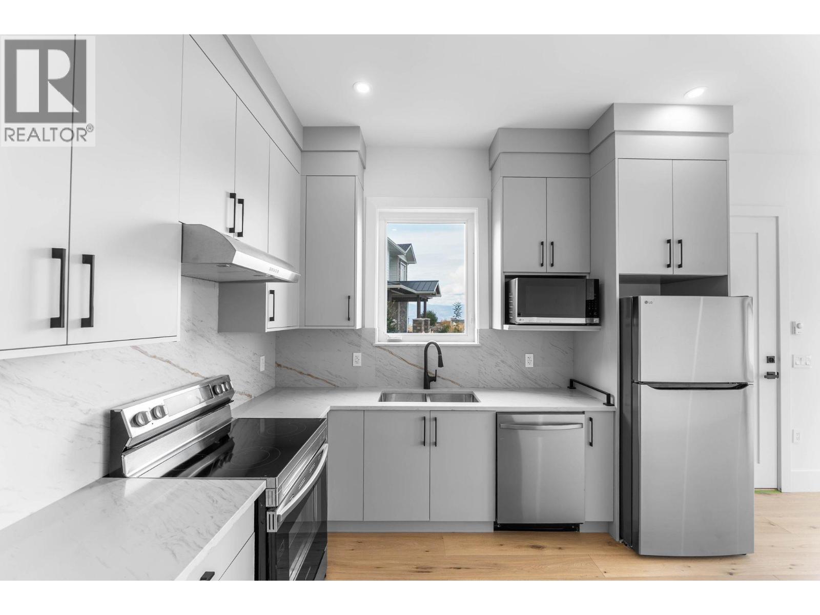 Picture for 2095 Cortina  Drive https://www.cirrealty.ca/reb/bc/3/10365183_46.jpg
